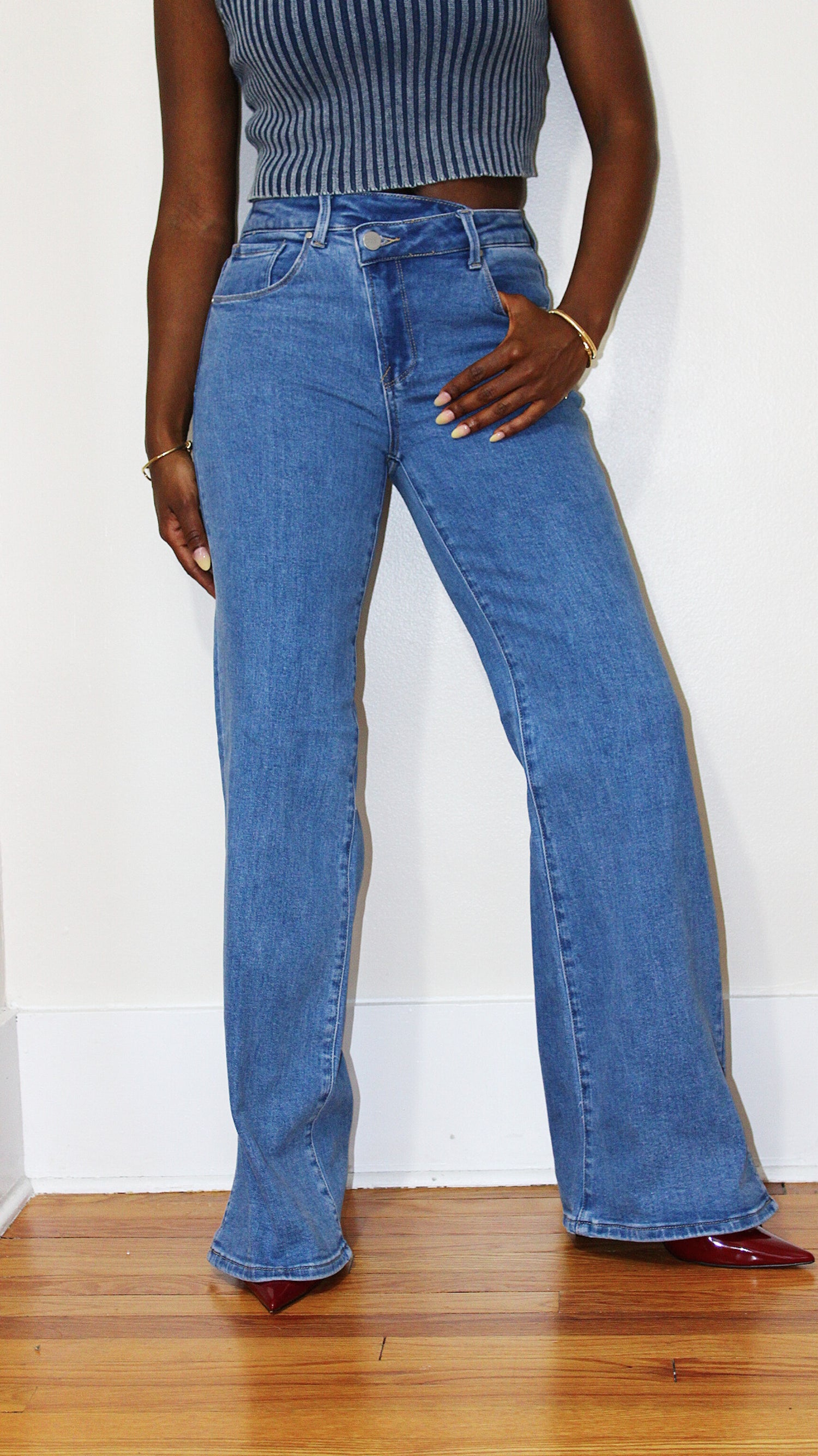 *RISEN*MID RISE CROSS OVER SIDE SLIT STRAIGHT JEANS